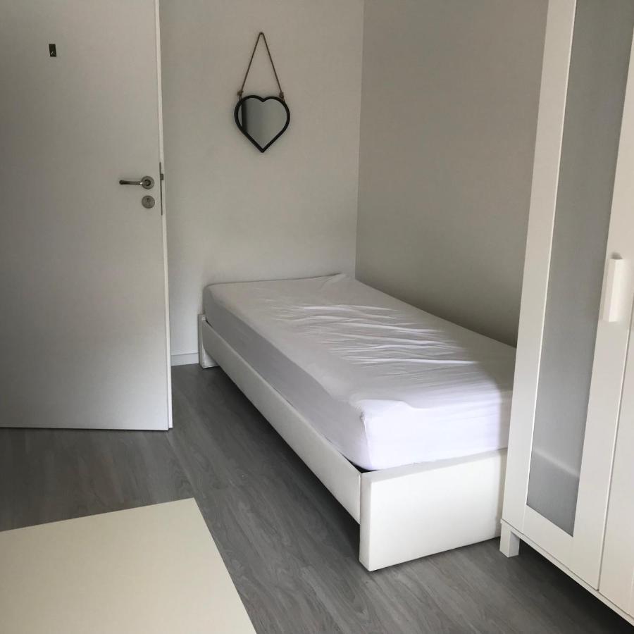 Bemowo Pokoje Apartamento Varsovia Exterior foto